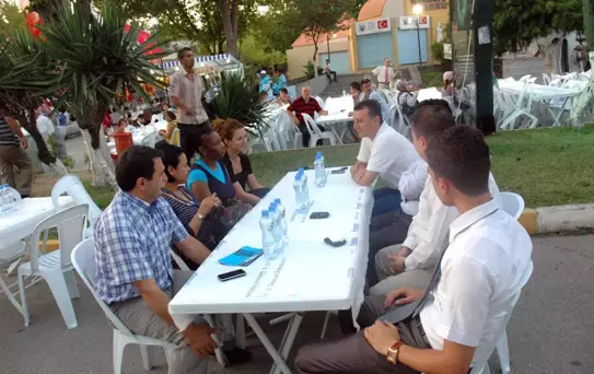 Amerikalı Eğitmenler Fuar Alanı’ndaki İftara Katıldı

