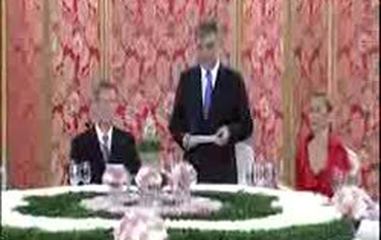 Wulff Onuruna Yemek Verdi