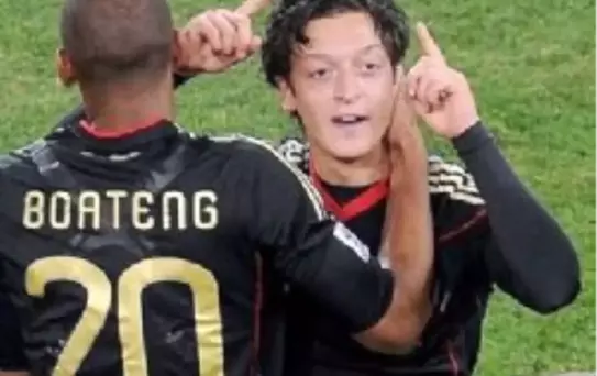 Mesut Özil Sevgilisinden Ayrıldı