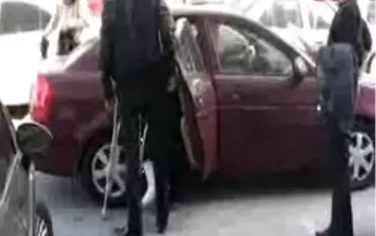 Eşiyle Tartışan Polis Silahına Sarıldı