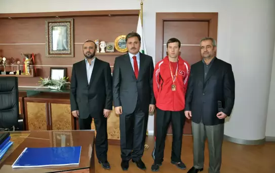 Malatyahay Derneği Başkanı Ve Yöneticileri Başkan Çakır’ı Ziyaret Etti
