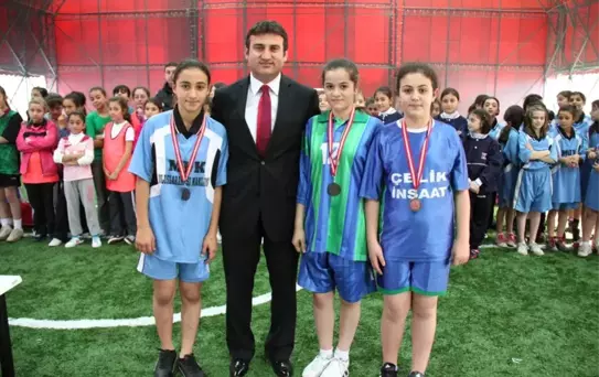 'Haydi Kızlar Futbola' Şenliği Heyecanlı Geçti