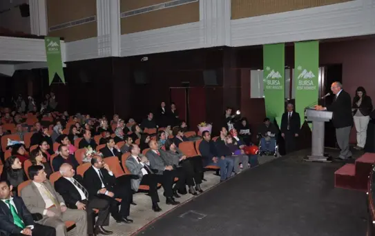 Gönüllerde Taht Kurdular