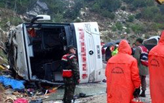 Otobüs Kazasında 4 Ölü