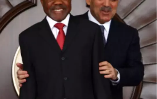Gül Sağa Çekti, O Sola Gitti!