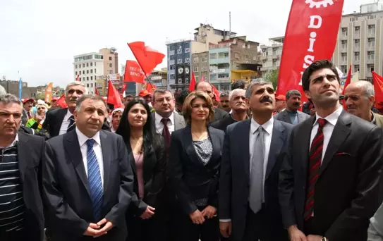 Diyarbakır'da 1 Mayıs Mitingine, BDP ve CHP'liler de Katıldı