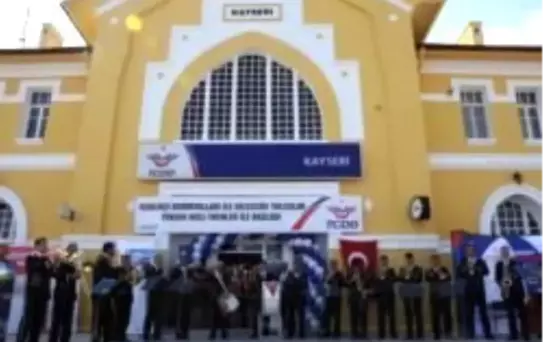 'Hürriyet Hakkımızdır Treni', Kayseri'de 'Tren Gelir Hoş Gelir' Türküsüyle Karşılandı