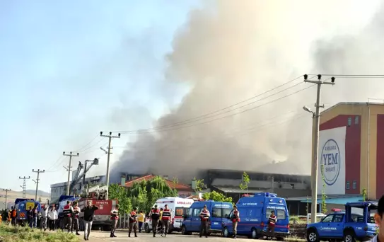 Mobilya Fabrikasındaki Yangına, 15 Saat Sonra Helikopterli Müdahale