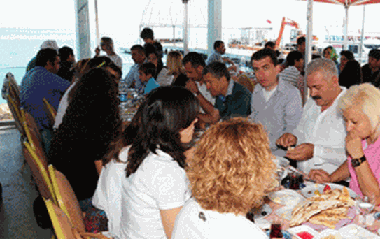 Vali Karaloğlu, Antalya’da Yaşayan Vanlılarla Kahvaltıda Buluştu