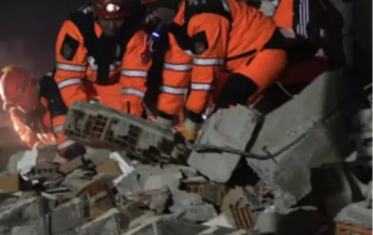 Depremin Vurduğu Van'da Enkaz Kalktıkça Ölü Sayısı Artıyor (3)