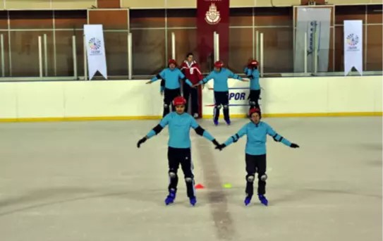 Özürlü Bireylerin Buz Pateni Gösterisi