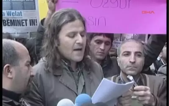 Diyarbakır2diyarbakır'da Kck Operasyonunda Gazetecilerin Gözaltına Alınmasına Protesto