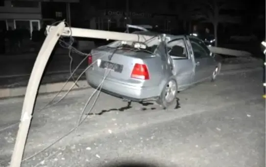 Soma'da Trafik Kazası: 3 Yaralı