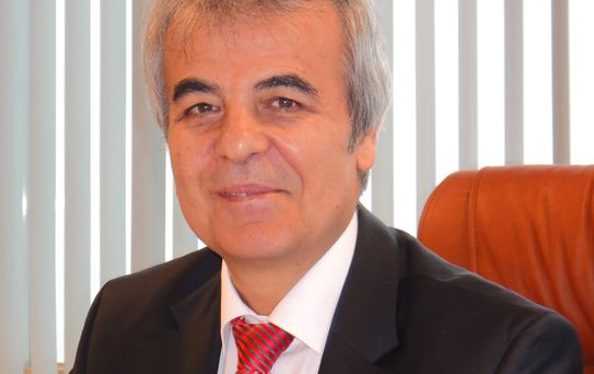 Karamanlıoğlu Rektörlük İçin Adaylığını Açıkladı