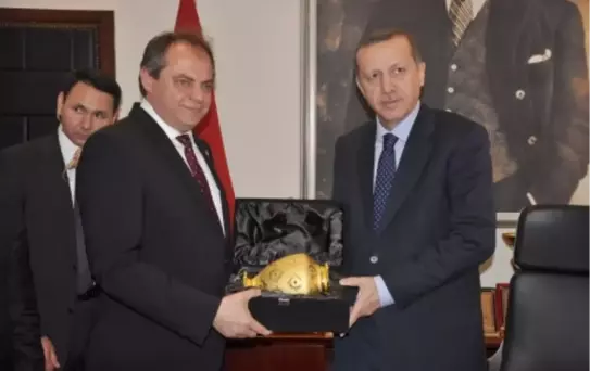 Başbakan'dan Belediyeye Ziyaret