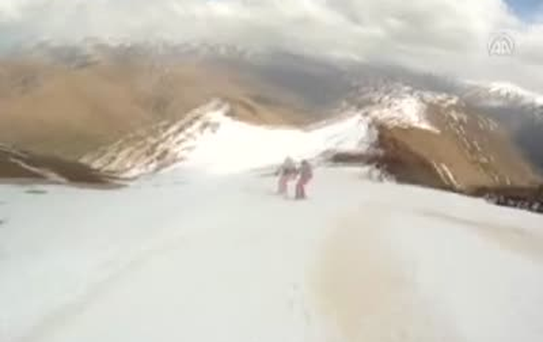 Kayalıklardan Düşen Turist