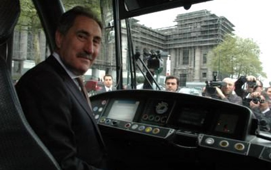 Bakan Günay Brüksel'de Türkiye Fotoğrafları Giydirilen Tramvayı İnceledi