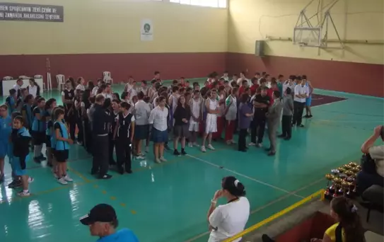 Ödemiş'te Okullar Arası Voleybol Turnuvasında Kupalar Sahiplerini Buldu