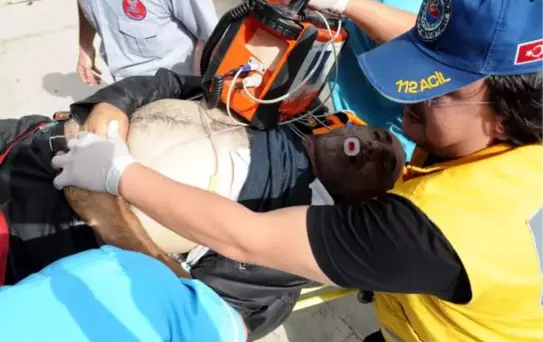 Kayalıklarda Balık Tutarken Denize Düşerek Öldü