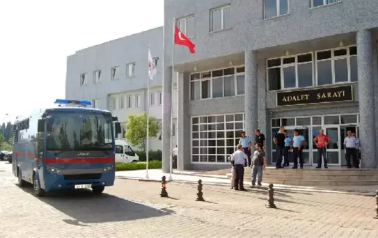 Ekmekteki Tükrüklerinden Yakalanan Cinayet Sanıkları Birbirini Suçladı