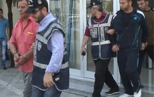 'Balkonda Neden Şortla Oturuyorsun?' Kavgası: 7 Gözaltı