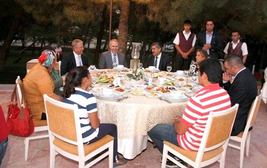 Emniyet Müdürü Oğuz'dan Şehit Ailelerine İftar Yemeği