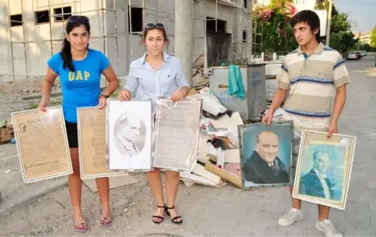 Çöpe Atılan Atatürk Posterleri İçin Okul Yönetimi Ceza Aldı