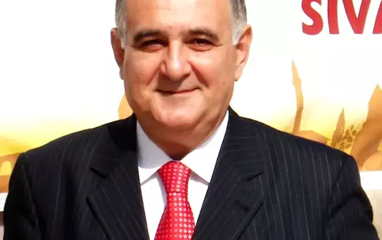 Güneş Gözlüğü Hangi Renk Olmalı