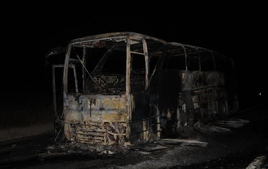 Tunceli'de Yol Kesen Teröristler Otobüs Yaktı