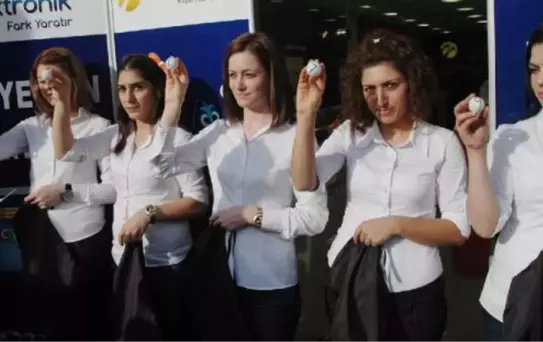 Çekilişte Otomobil Çıkan Kuponu Aracında Yandı