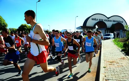 Muğla'da 20. Atatürk'e Saygı Gençlik Yol Koşusu