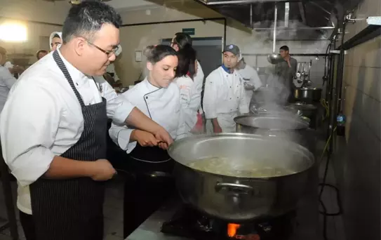 Dünyanın Yemeği Sahan Şirehan'da Pişti