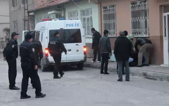 16 Yaşındaki Çocuk, Ev Sahibi Kadının Boğazını Kesti