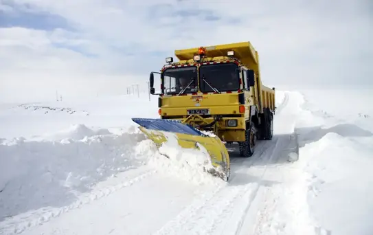 Kar ve Tipi Nedeniyle Bazı Yollar Ulaşıma Kapandı