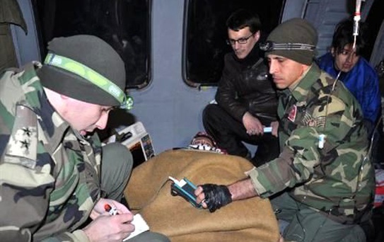 Kardan Yolları Kapanan Köylülerin Yardımına Mehmetçik Yetişti