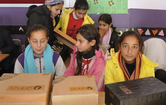 Melek ve Merve'ye Gönderilen Yardımlar 2 Bin 500 Öğrenciye Dağıtıldı