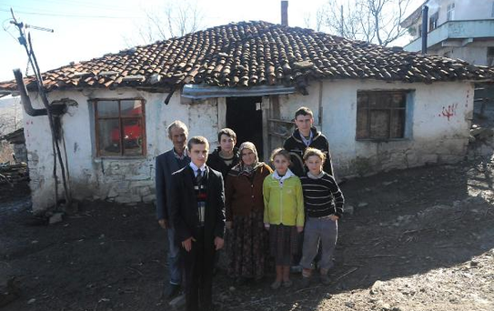 2 Odalı Harabe Evde Yaşam Mücadelesi