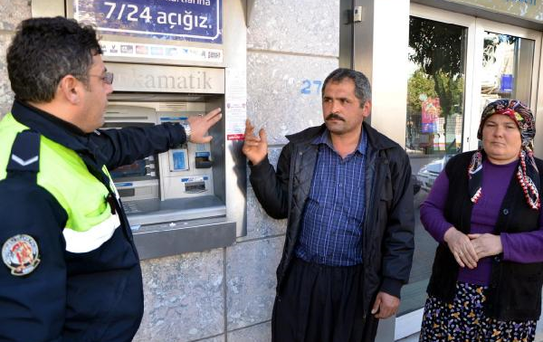 Sahte Komisere Dolandırılmaktan Eşi Kurtardı