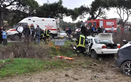 Foça'da Kaza: 3 Yaralı