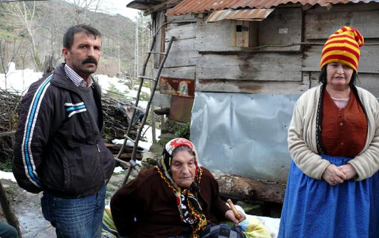 Yolu ve Koprüsü Olmayan Köyde Hasta Nakli