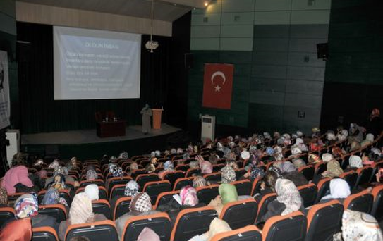 Niğde Belediyesi Konferansları Devam Ediyor
