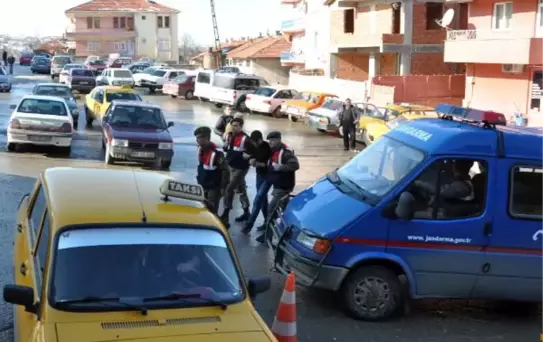 Yol Kesip Satılan Hayvan Paralarını Gaspa Çalıştı