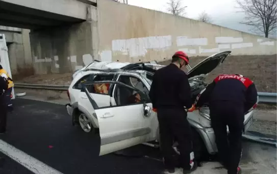 Bariyerlere Çarpan Cip Takla Attı: 1 Ölü, 1 Yaralı