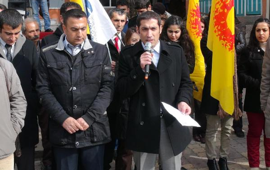 Eğitim-Sen: Pertek Kaymakamı, Polis Baskını Nedeniyle Özür Diledi