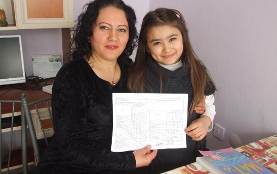Karaciğer Nakli Olan Kardelen Karnesini Evinde Aldı