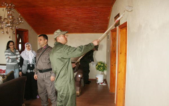Yanan Evi Mehmetçik Onardı