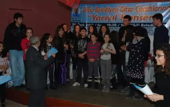 Dikili Belediyesi Gitar Çocuklarından Yarıyıl Konseri