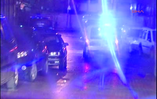 Çaldıkları Otomobille Kaçarken Polis Aracına Çarptılar