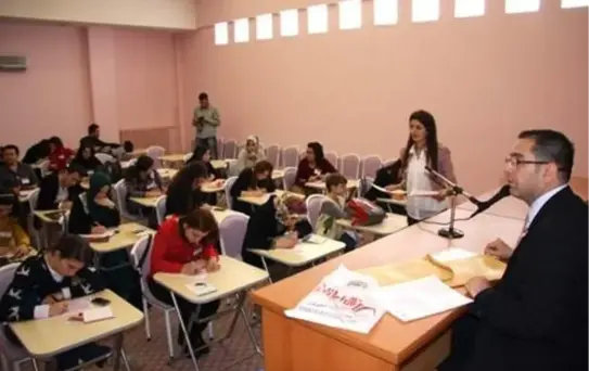 Fen Öğretmenlerine Materyal Tasarımı ve Kullanımı Eğitimi