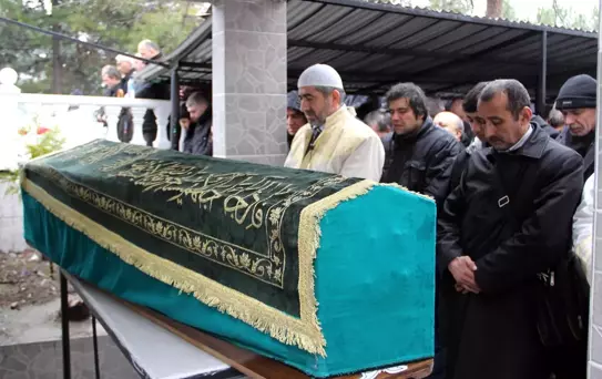 İntihar Eden Müteahhit Toprağa Verildi